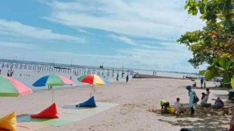 Potret Pantai Indah Terusan.